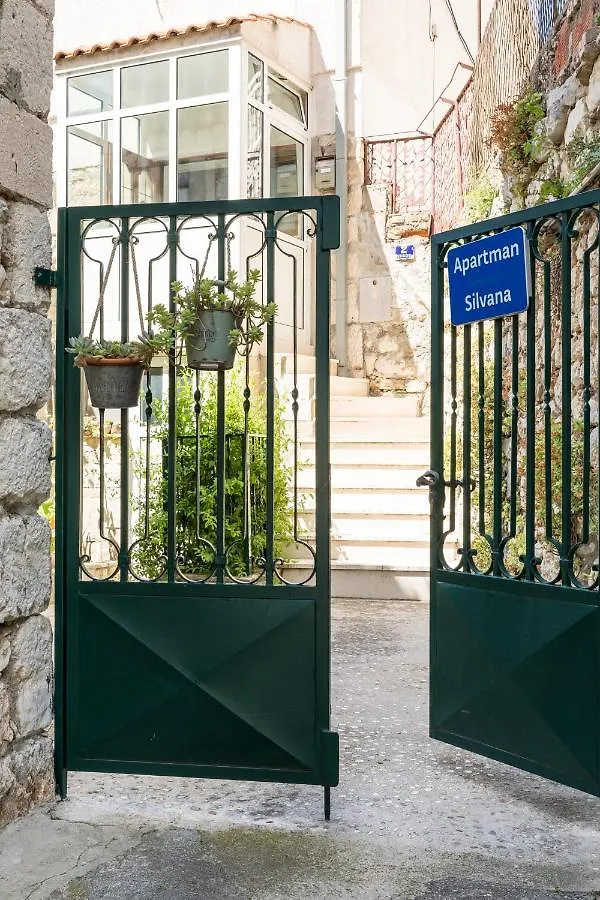 Luxury Apartment Silvana With Beautiful Garden Split